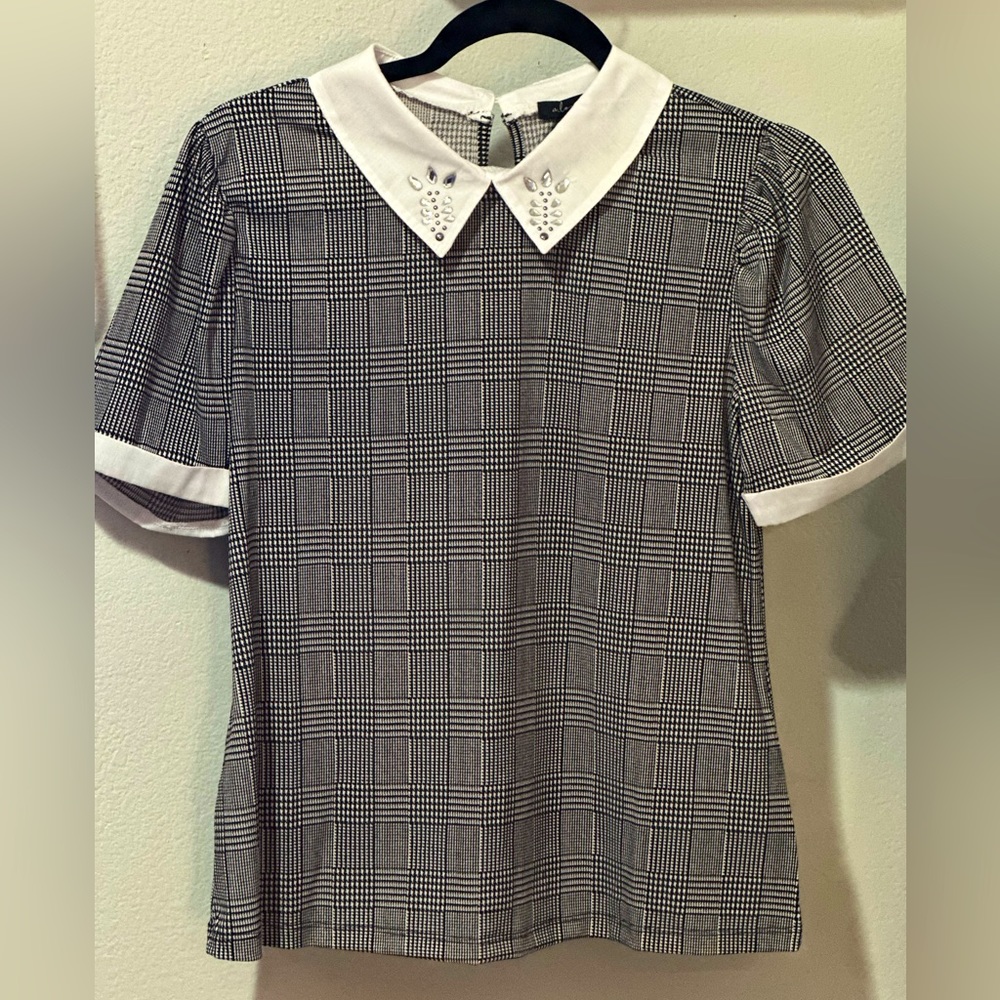 A LOVE STORY SHORT SLEEVE WITH RHINESTONE COLLAR